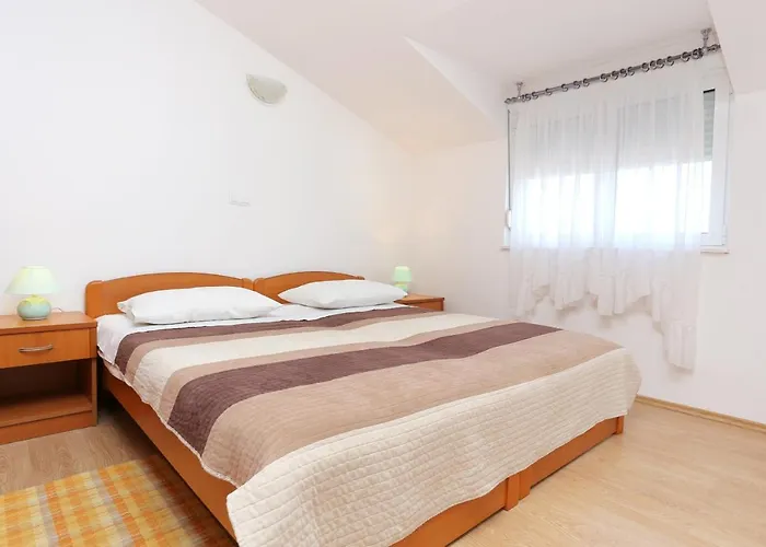 Apartments By The Sea Arbanija, Ciovo - 10347 *