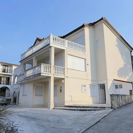 Appartamento By The Sea Arbanija, Ciovo - 10347
