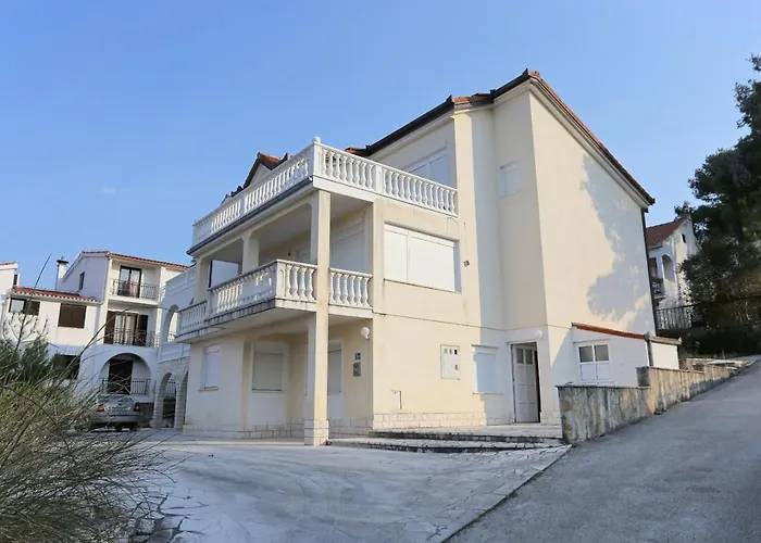 Appartamento By The Sea Arbanija, Ciovo - 10347